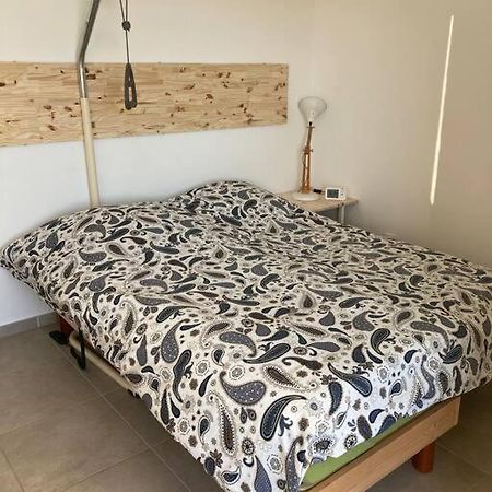 Appartement Rdc Avec Parking Prive La Fare-les-Oliviers Exterior foto