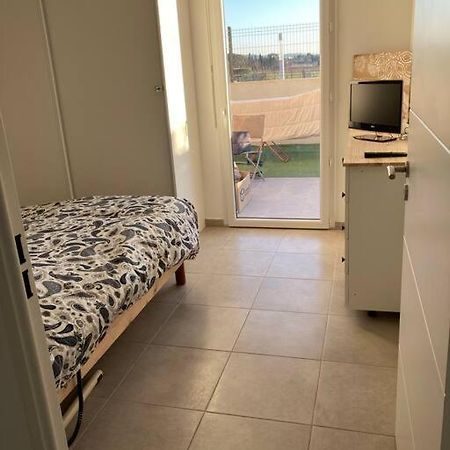 Appartement Rdc Avec Parking Prive La Fare-les-Oliviers Exterior foto